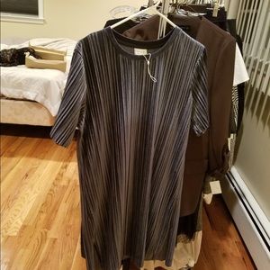 Short sleeve velvet dress